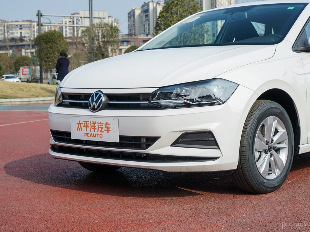 極地白大眾Polo車頭外觀圖片