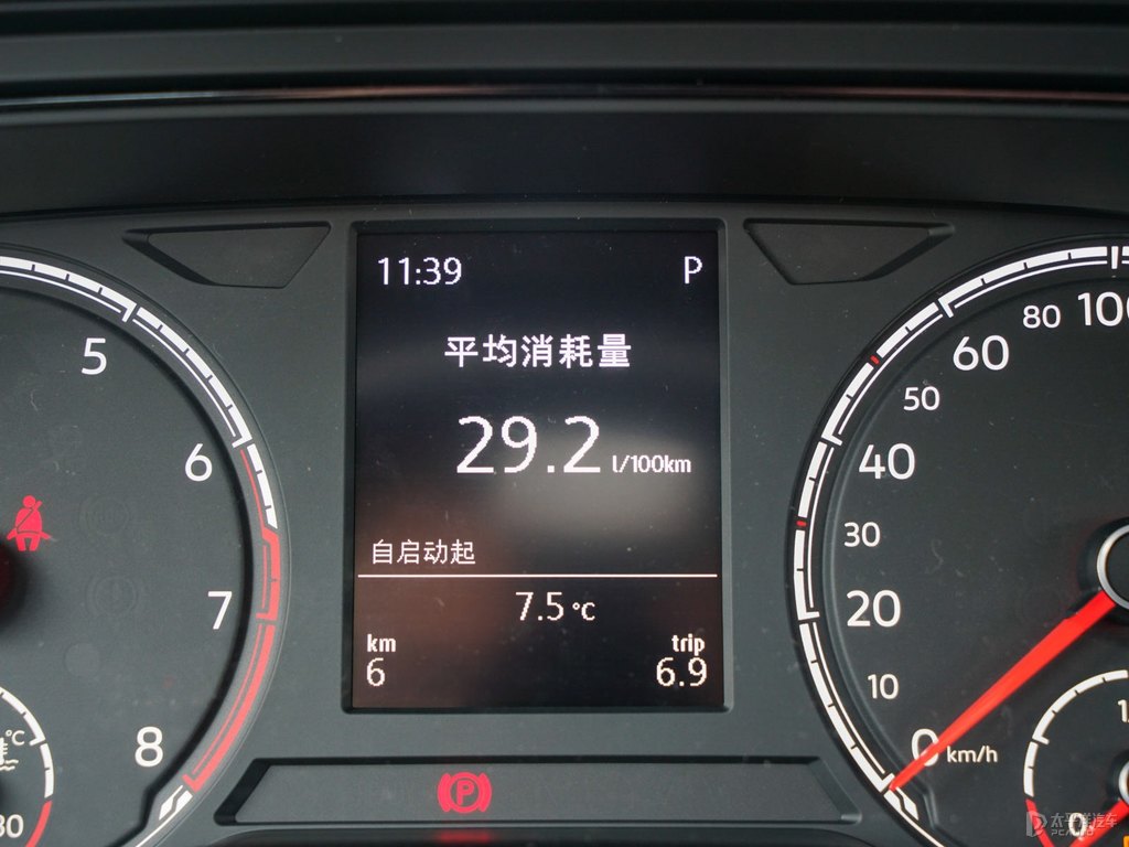 極地白大眾Polo中控內(nèi)飾圖片