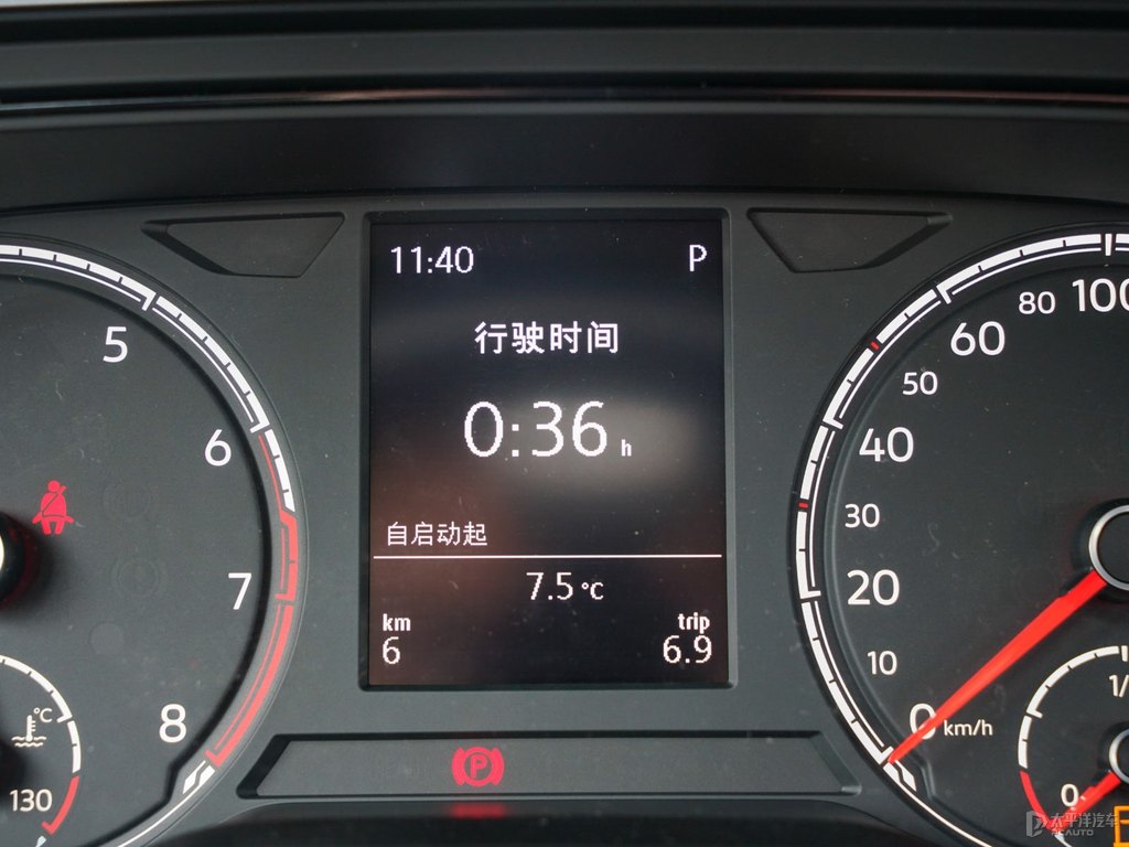極地白大眾Polo中控內(nèi)飾圖片