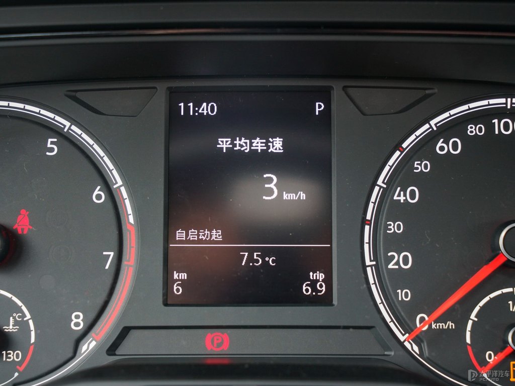 極地白大眾Polo中控內(nèi)飾圖片