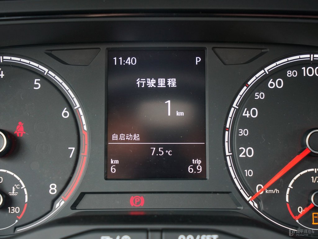 極地白大眾Polo中控內(nèi)飾圖片