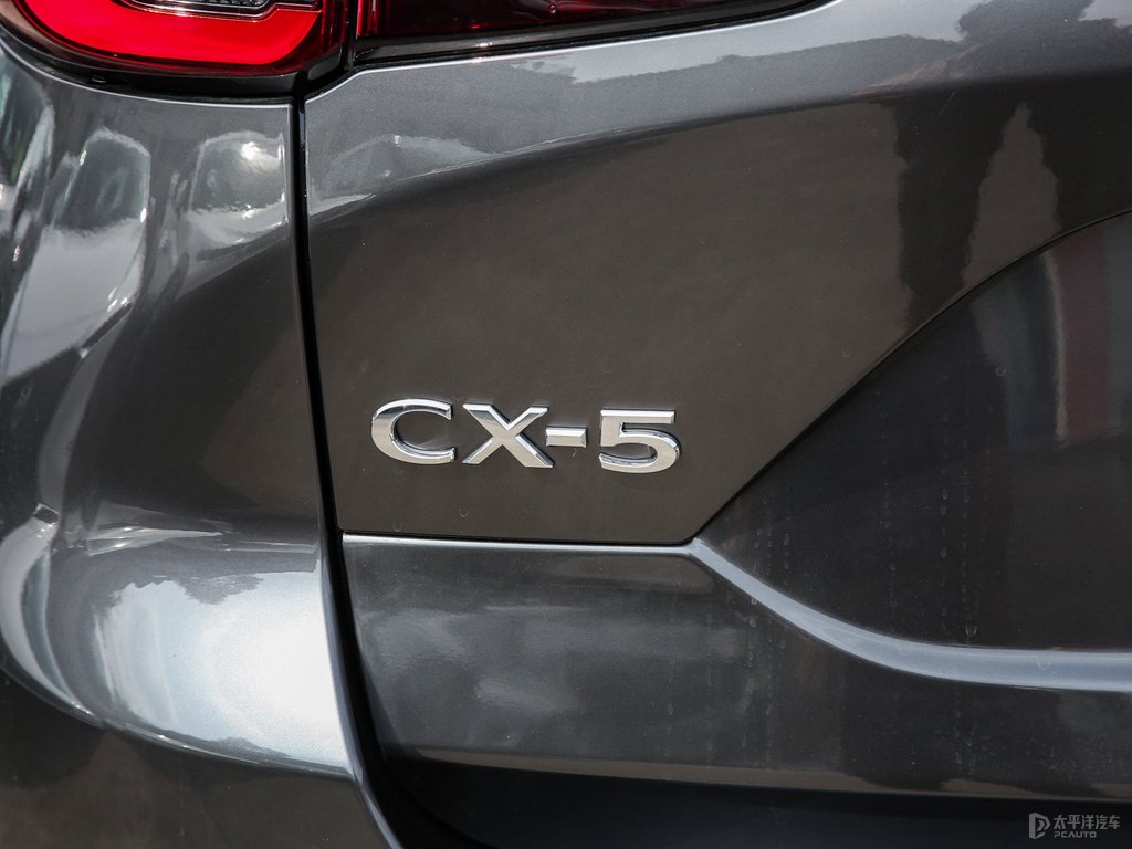 鉑鋼灰馬自達(dá)CX-5車尾外觀圖片