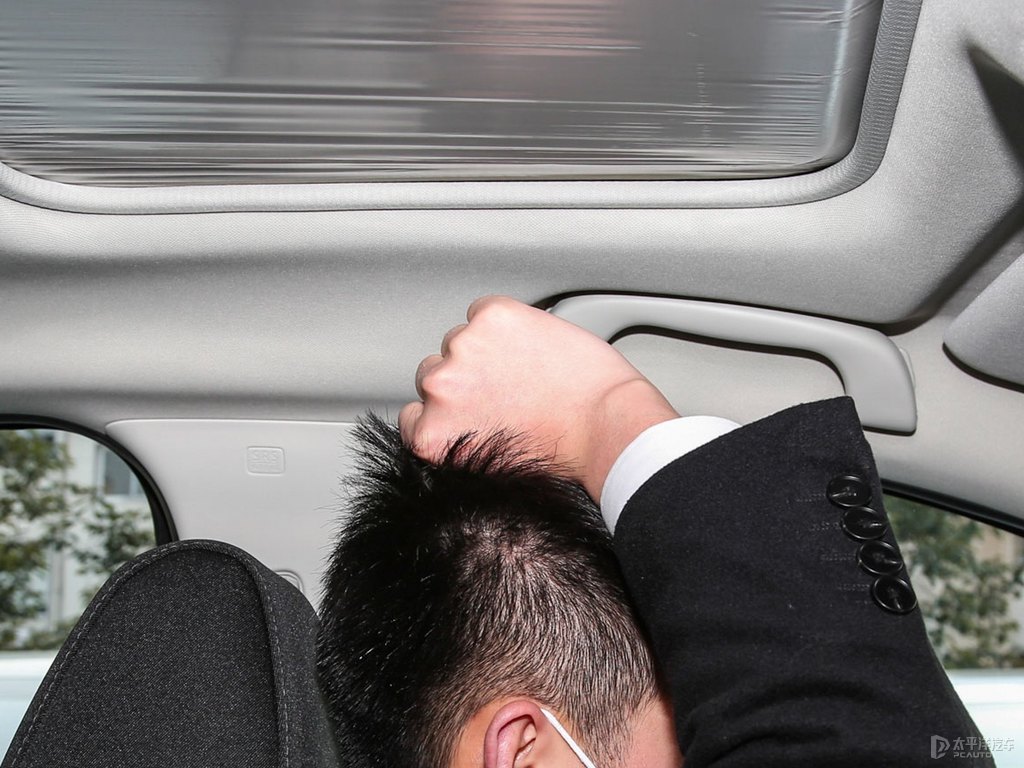 鉑鋼灰馬自達(dá)CX-5駕乘空間空間圖片