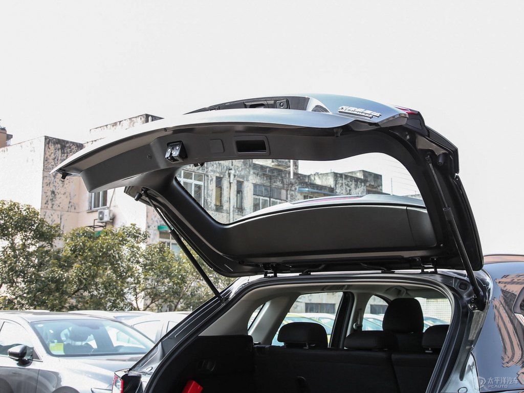 鉑鋼灰馬自達(dá)CX-5后備廂空間圖片