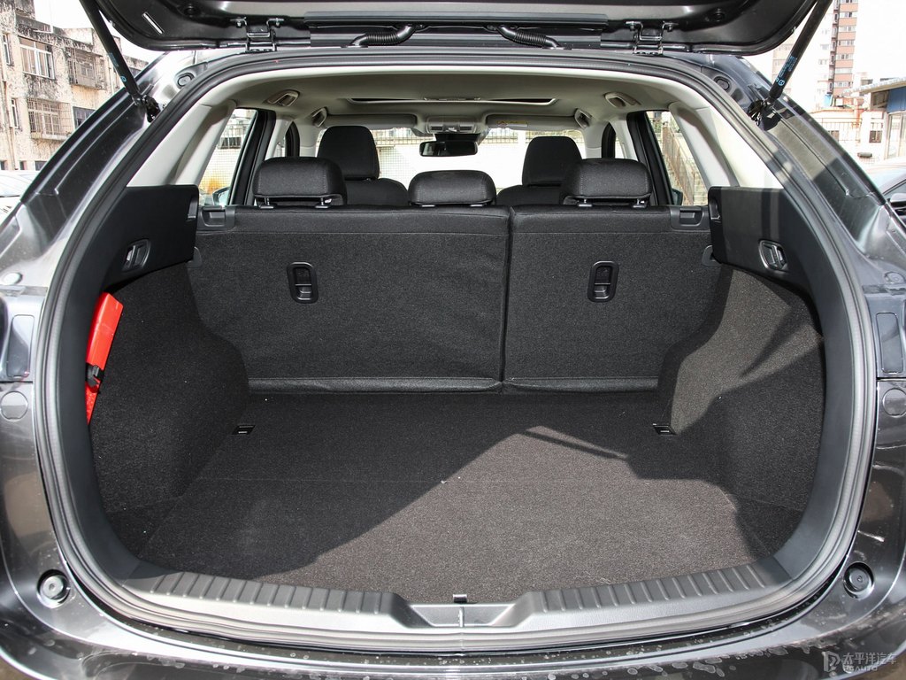 鉑鋼灰馬自達(dá)CX-5后備廂空間圖片