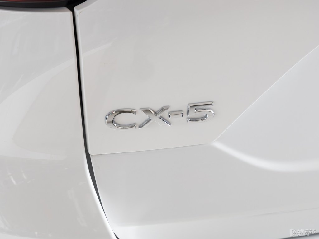 珠光白馬自達(dá)CX-5車尾外觀圖片