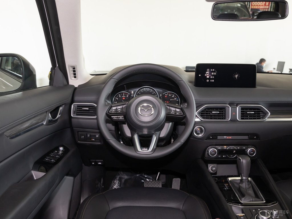珠光白馬自達(dá)CX-5中控內(nèi)飾圖片