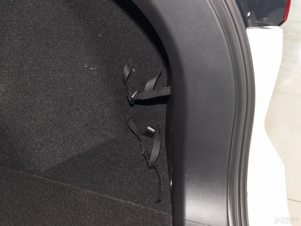 珠光白馬自達CX-5后備廂空間圖片