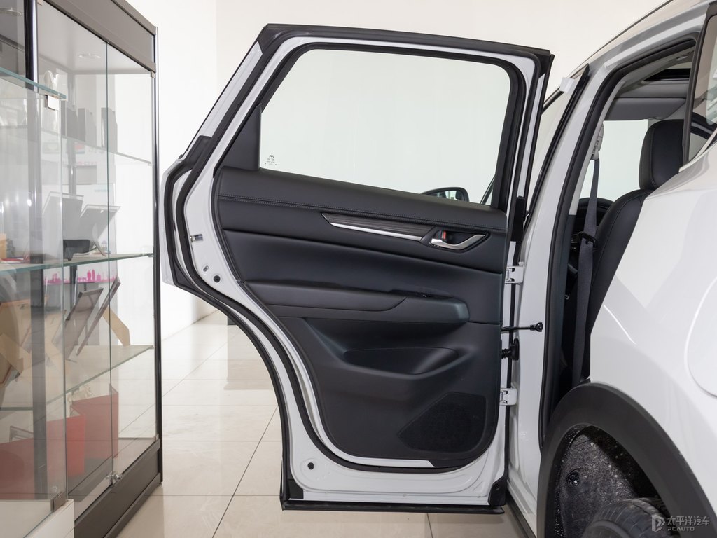 珠光白馬自達(dá)CX-5車(chē)廂內(nèi)飾圖片