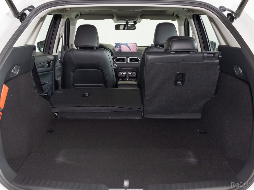 珠光白馬自達(dá)CX-5后備廂空間圖片