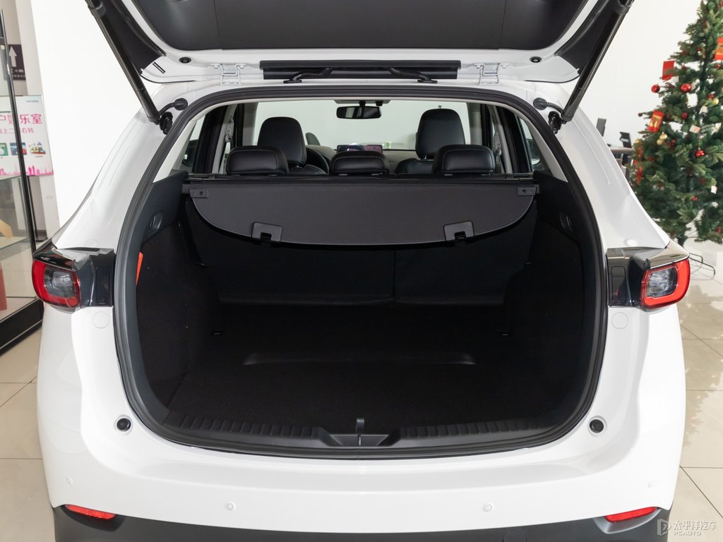 珠光白馬自達(dá)CX-5后備廂空間圖片