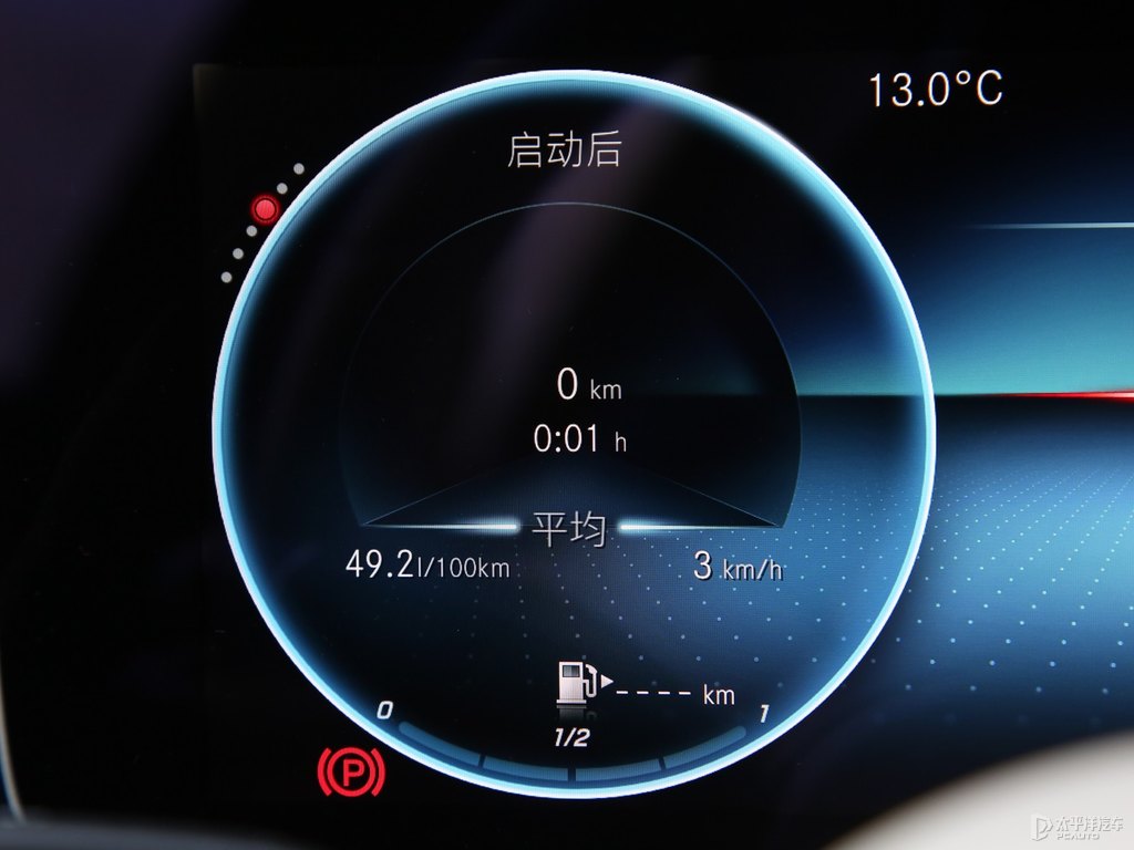 紅寶石黑色奔馳E級(jí)中控內(nèi)飾圖片