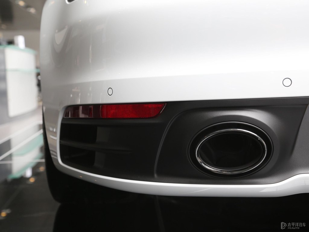 細(xì)花白保時(shí)捷911車尾外觀圖片