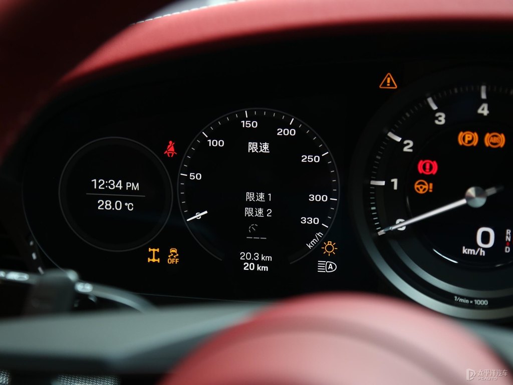 細(xì)花白保時捷911中控內(nèi)飾圖片