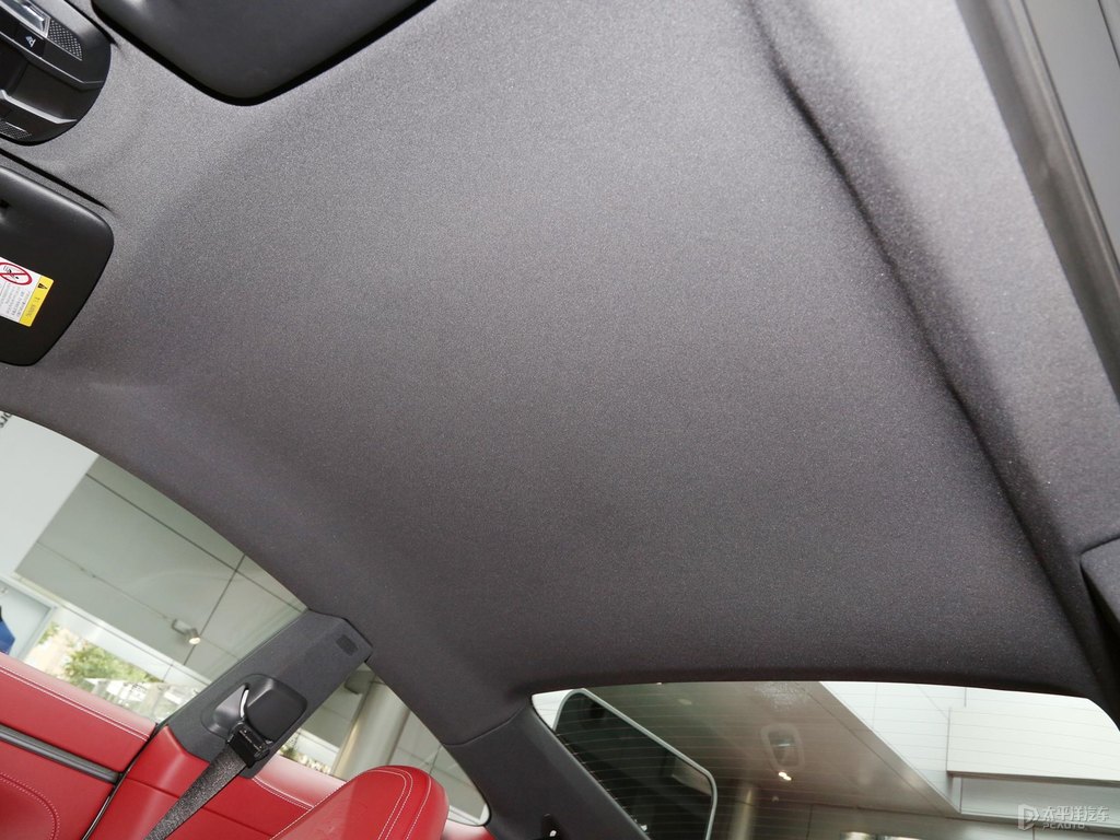 細花白保時捷911車廂內(nèi)飾圖片