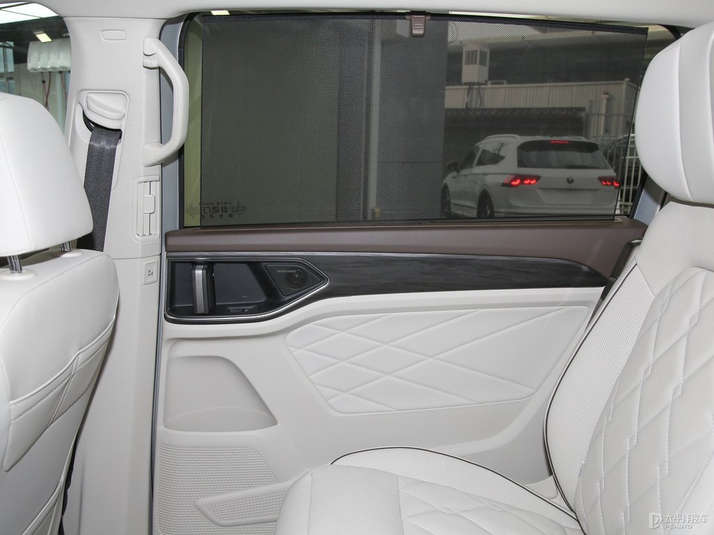 冰島銀威然車廂內(nèi)飾圖片