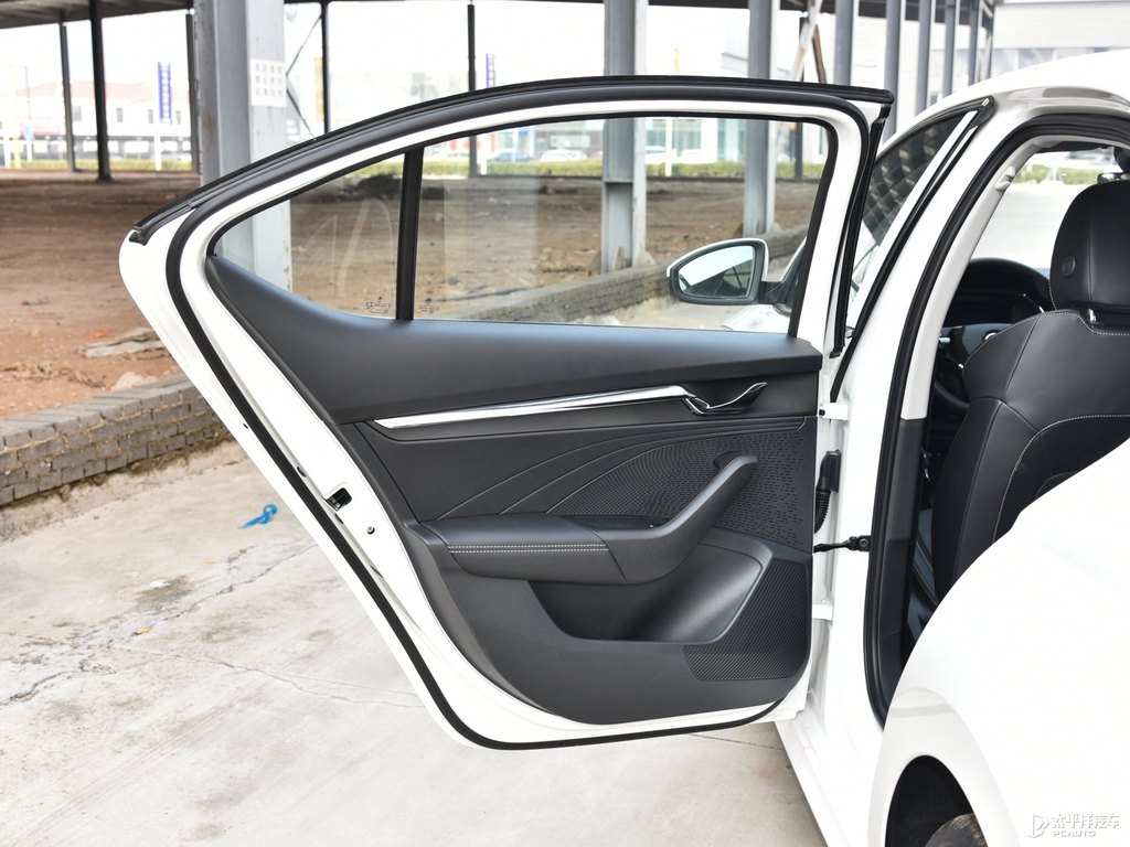 納米白明銳車廂內(nèi)飾圖片