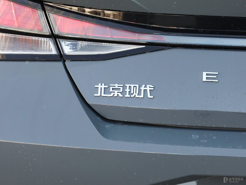太空灰伊蘭特車尾外觀圖片