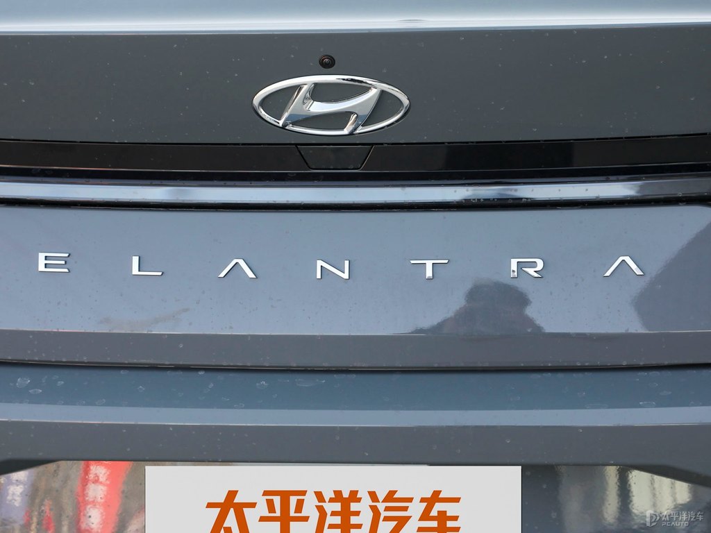 太空灰伊蘭特車尾外觀圖片