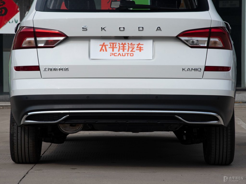 文藝白柯米克車尾外觀圖片