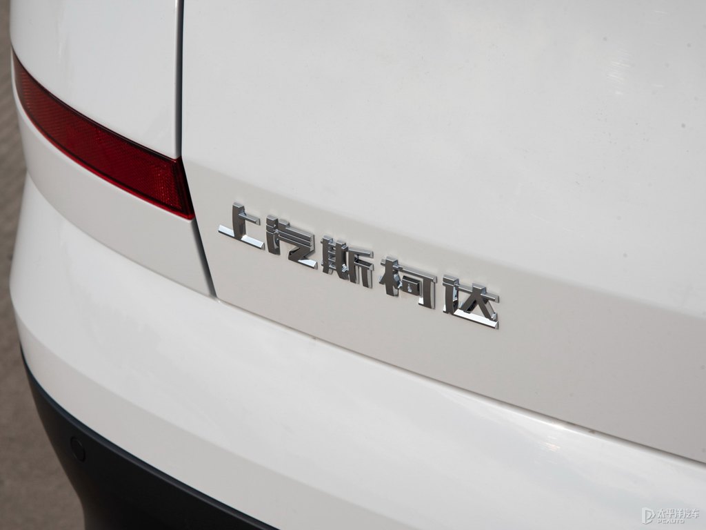 文藝白柯米克車尾外觀圖片