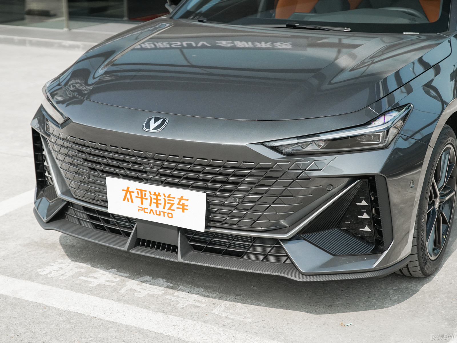 長(zhǎng)安UNI-V外觀(guān)高清大圖