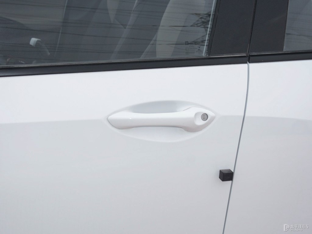 流云白科沃茲車身外觀圖片