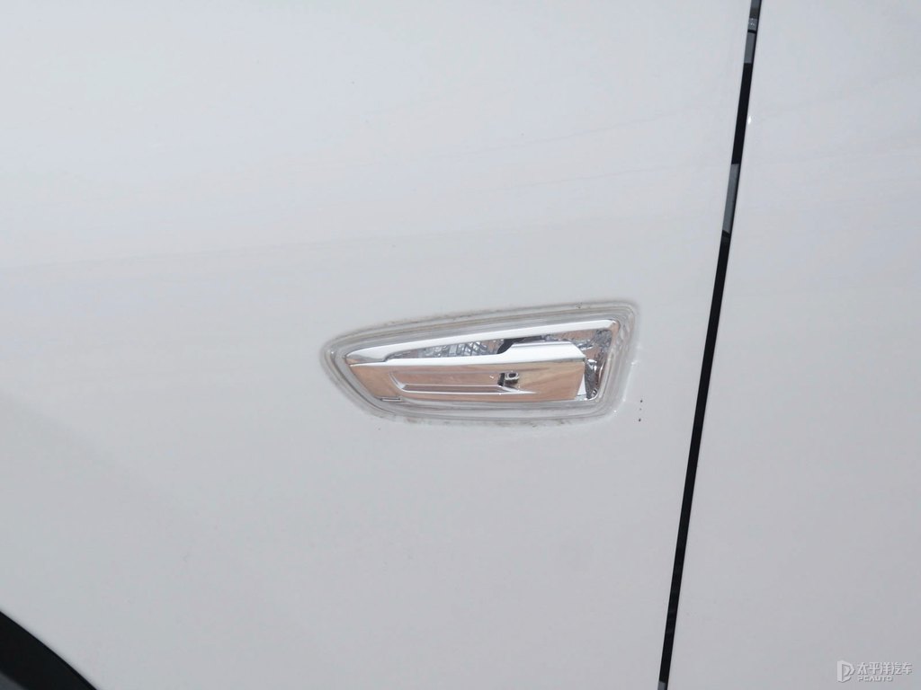 流云白科沃茲車身外觀圖片