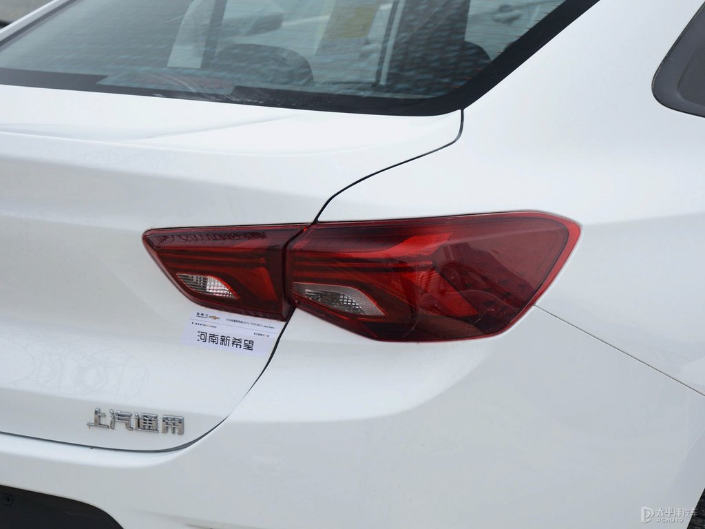 流云白科沃茲車(chē)尾外觀圖片