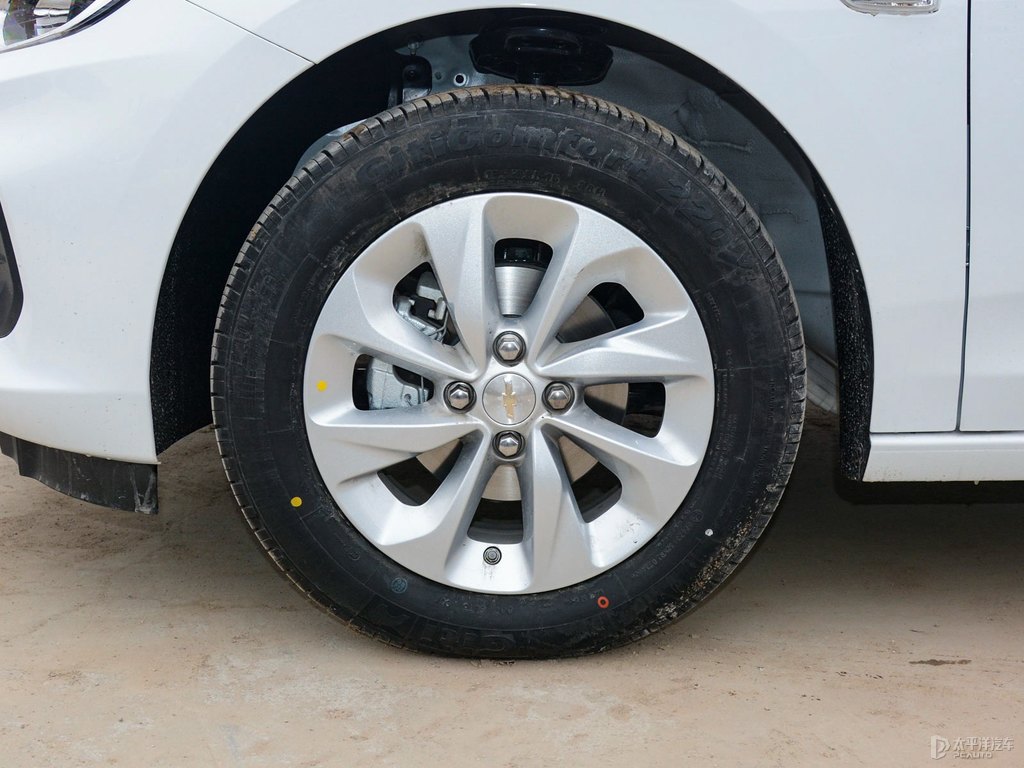 流云白科沃茲車身外觀圖片
