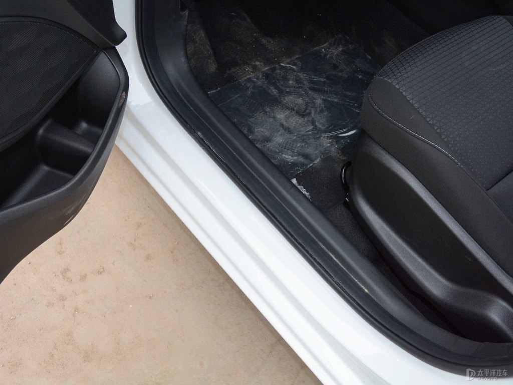 流云白科沃茲車廂內飾圖片