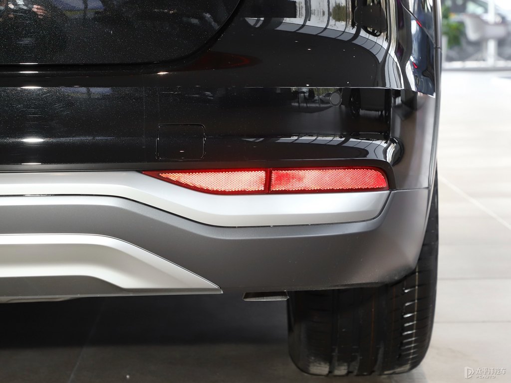 傳奇黑奧迪A6(進口)車尾外觀圖片
