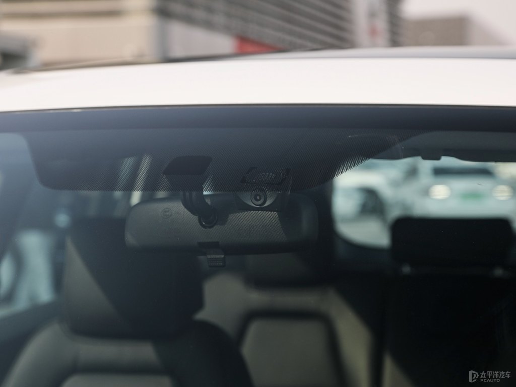 星月白皓影車身外觀圖片