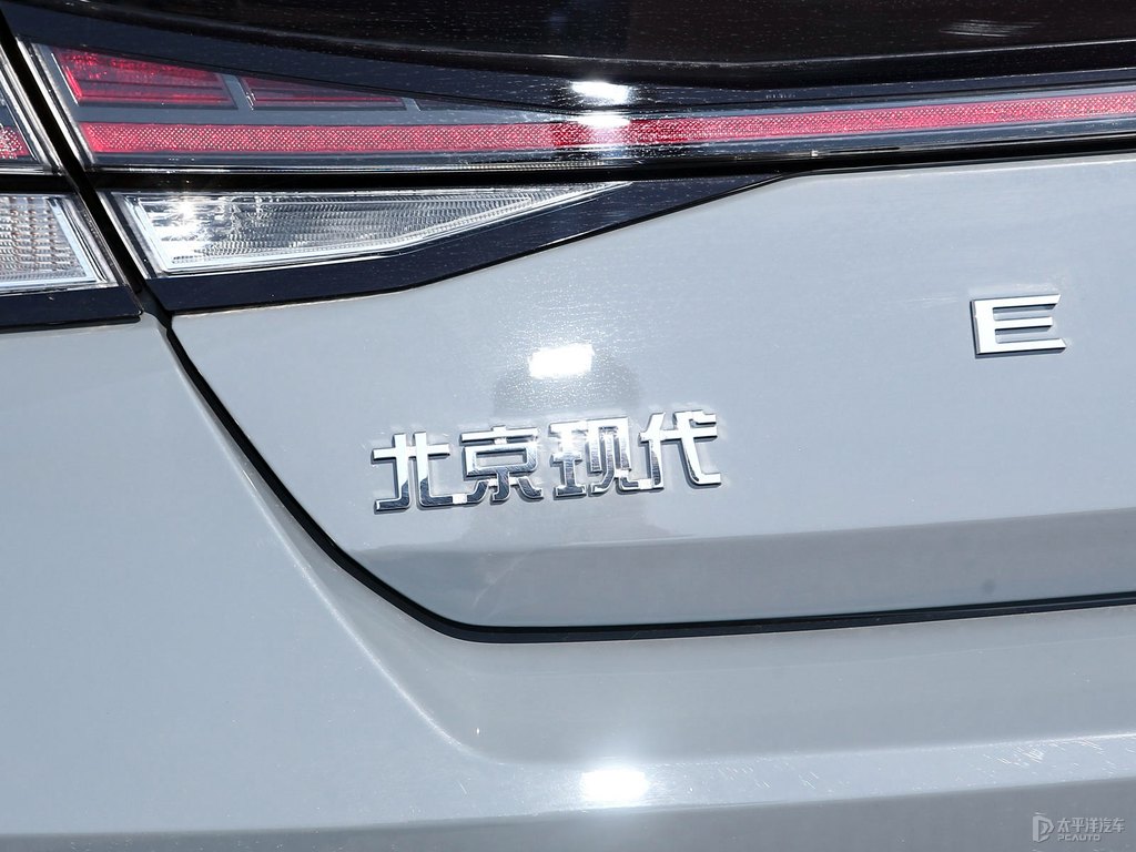 黑色+太空灰伊蘭特車尾外觀圖片