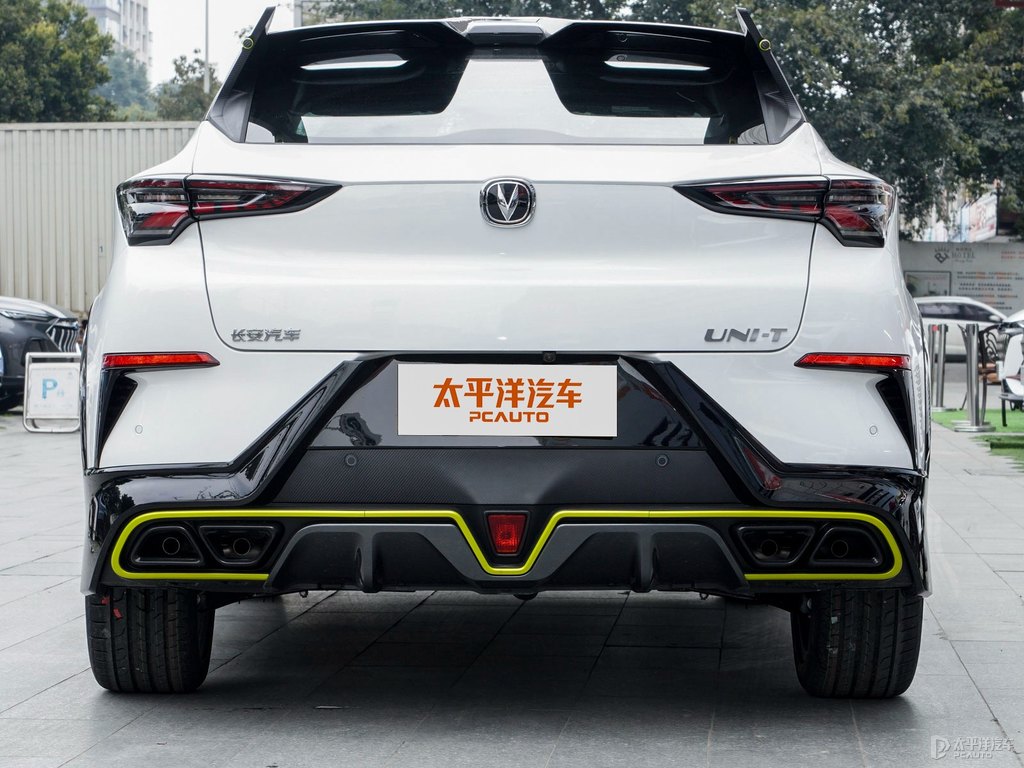 星辰白長(zhǎng)安UNI-T車(chē)尾外觀圖片