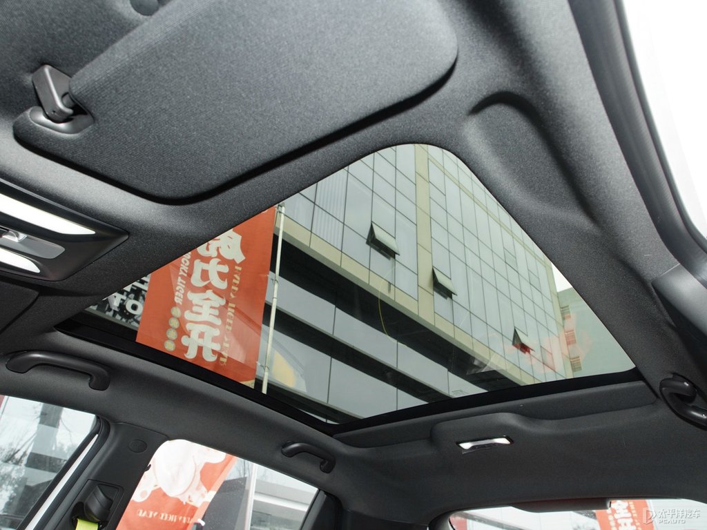 星辰白長(zhǎng)安UNI-T車廂內(nèi)飾圖片