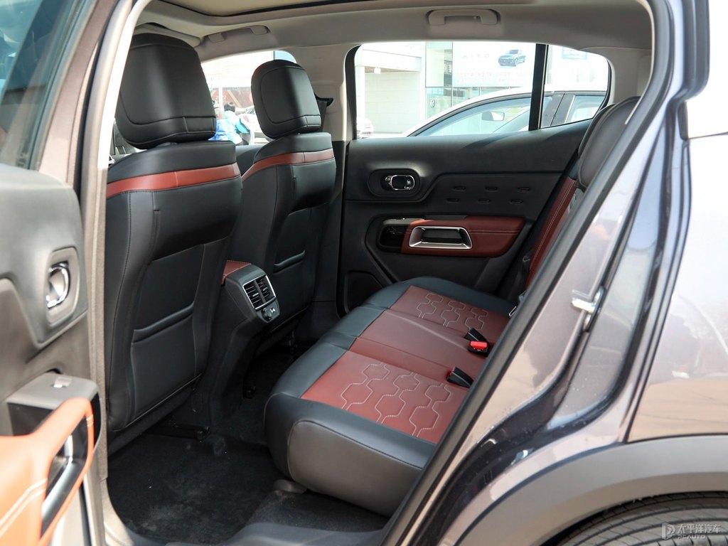 r C5 AIRCROSS{˿ggDƬ