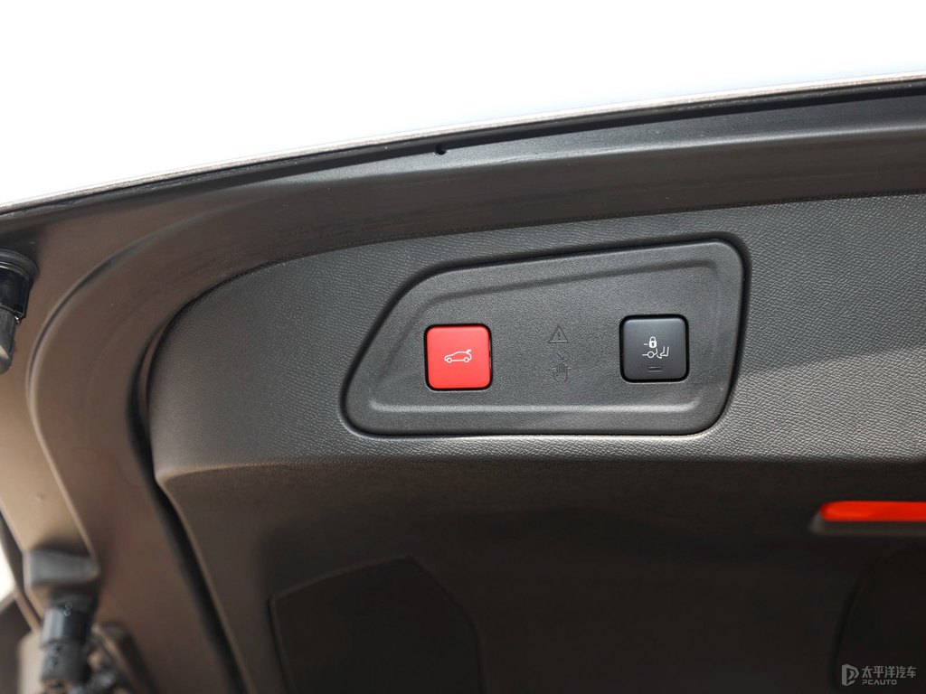 r C5 AIRCROSSgDƬ