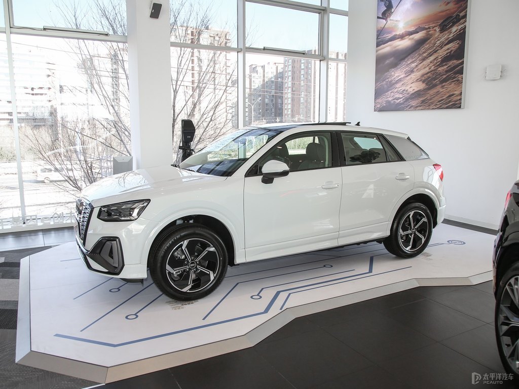 Audi q2l e tron