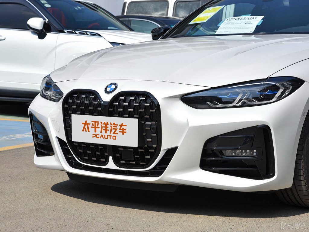 礦石白寶馬4系車頭外觀圖片
