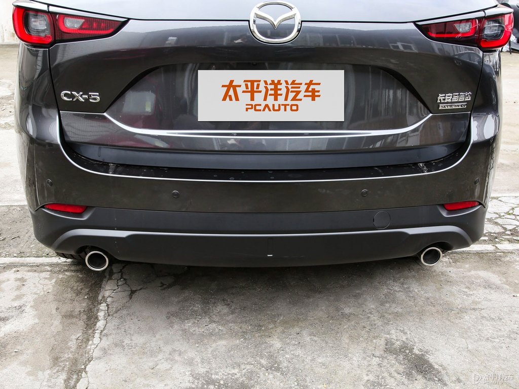 鉑鋼灰馬自達(dá)CX-5車尾外觀圖片
