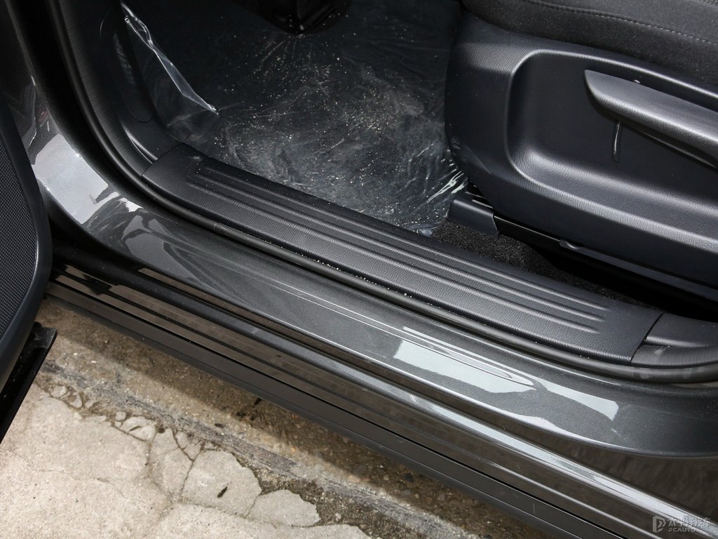 鉑鋼灰馬自達(dá)CX-5車廂內(nèi)飾圖片