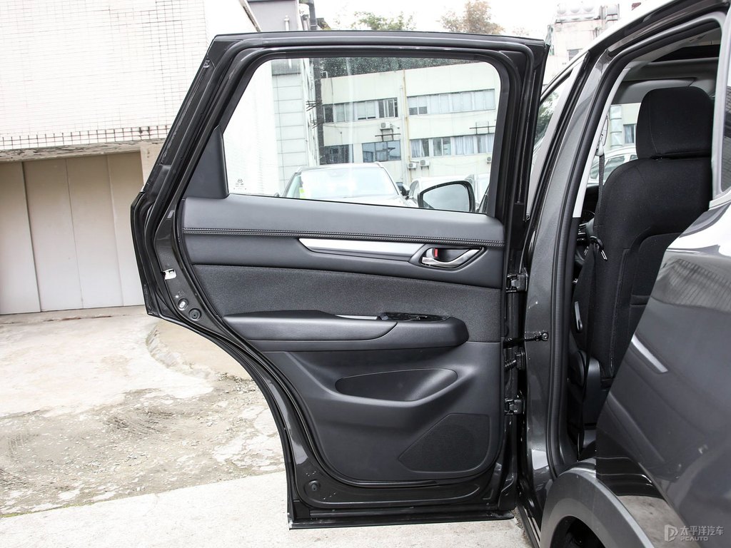 鉑鋼灰馬自達(dá)CX-5車廂內(nèi)飾圖片