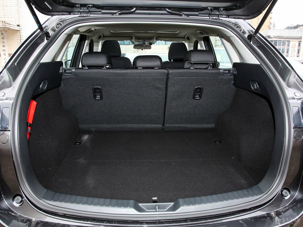 鉑鋼灰馬自達(dá)CX-5后備廂空間圖片