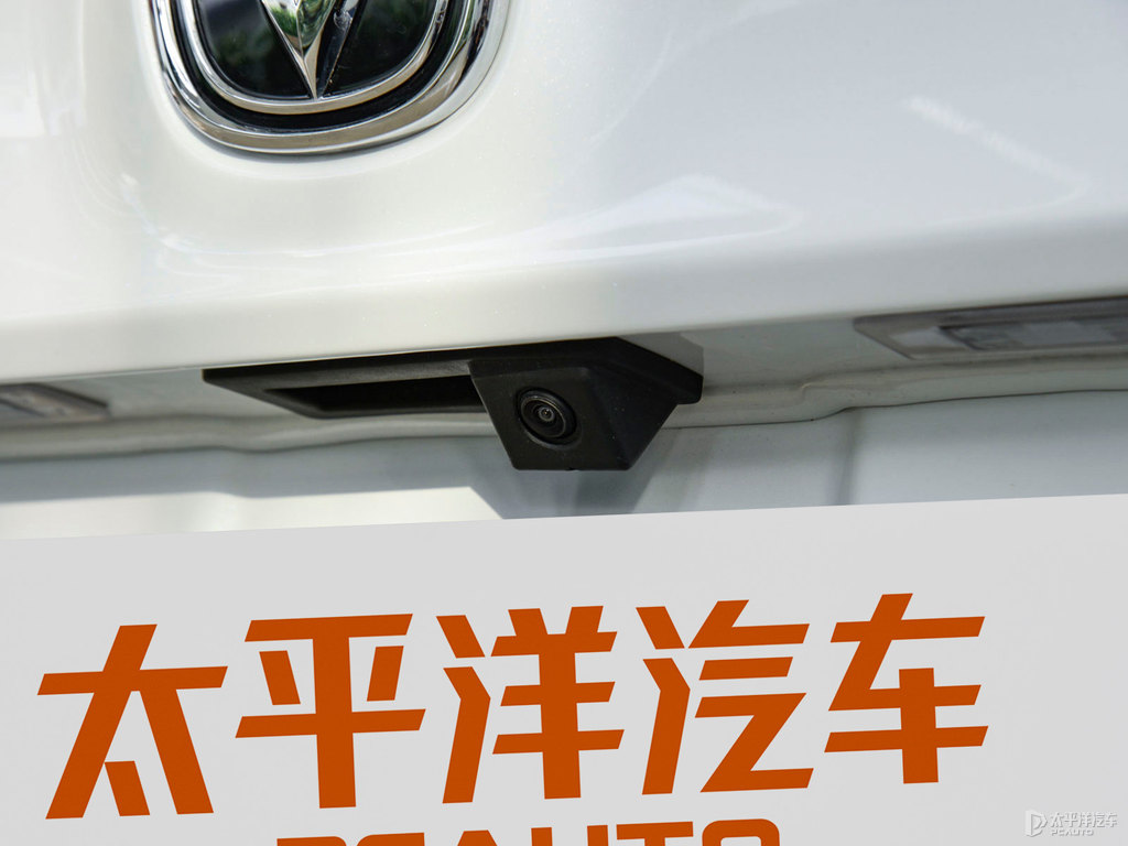 月光白銳程CC車尾外觀圖片