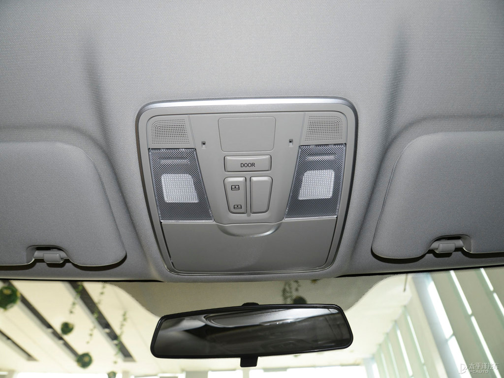 月光白銳程CC車廂內(nèi)飾圖片