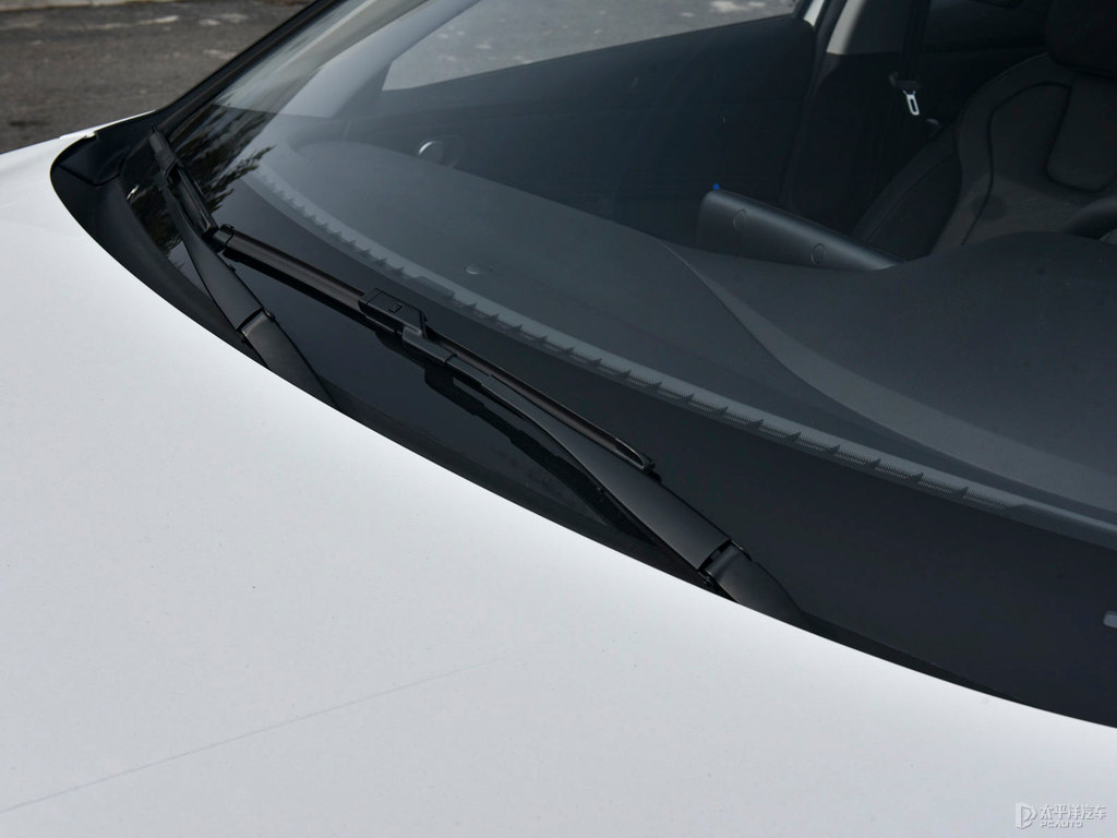 極地白伊蘭特車身外觀圖片
