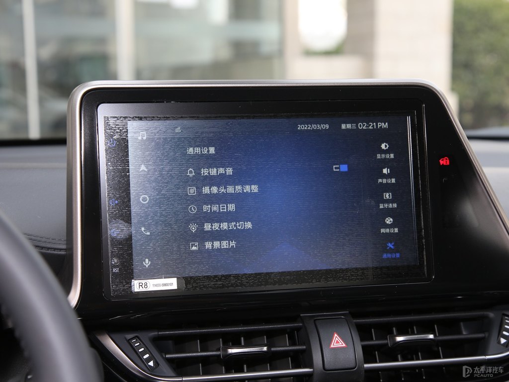 鉑金白奕澤IZOA中控內(nèi)飾圖片