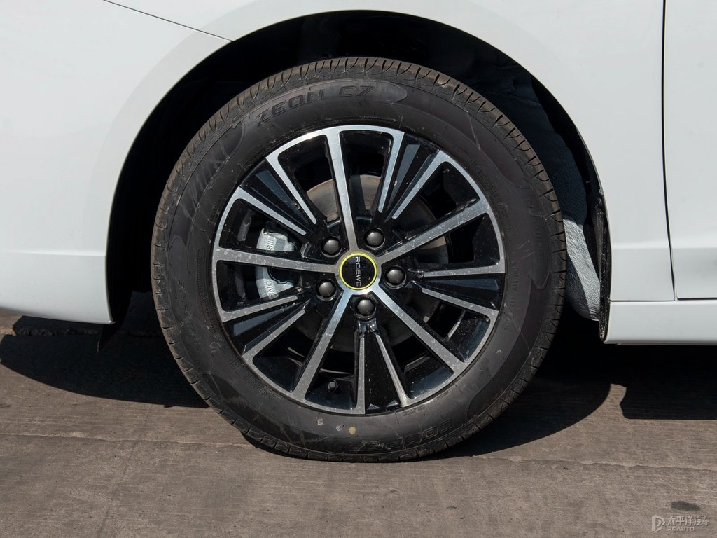 盈亮白榮威i5車身外觀圖片
