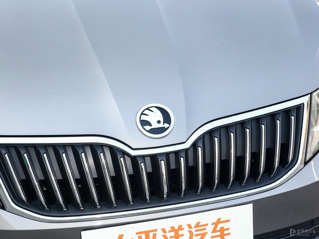 潮流灰明銳車(chē)頭外觀圖片